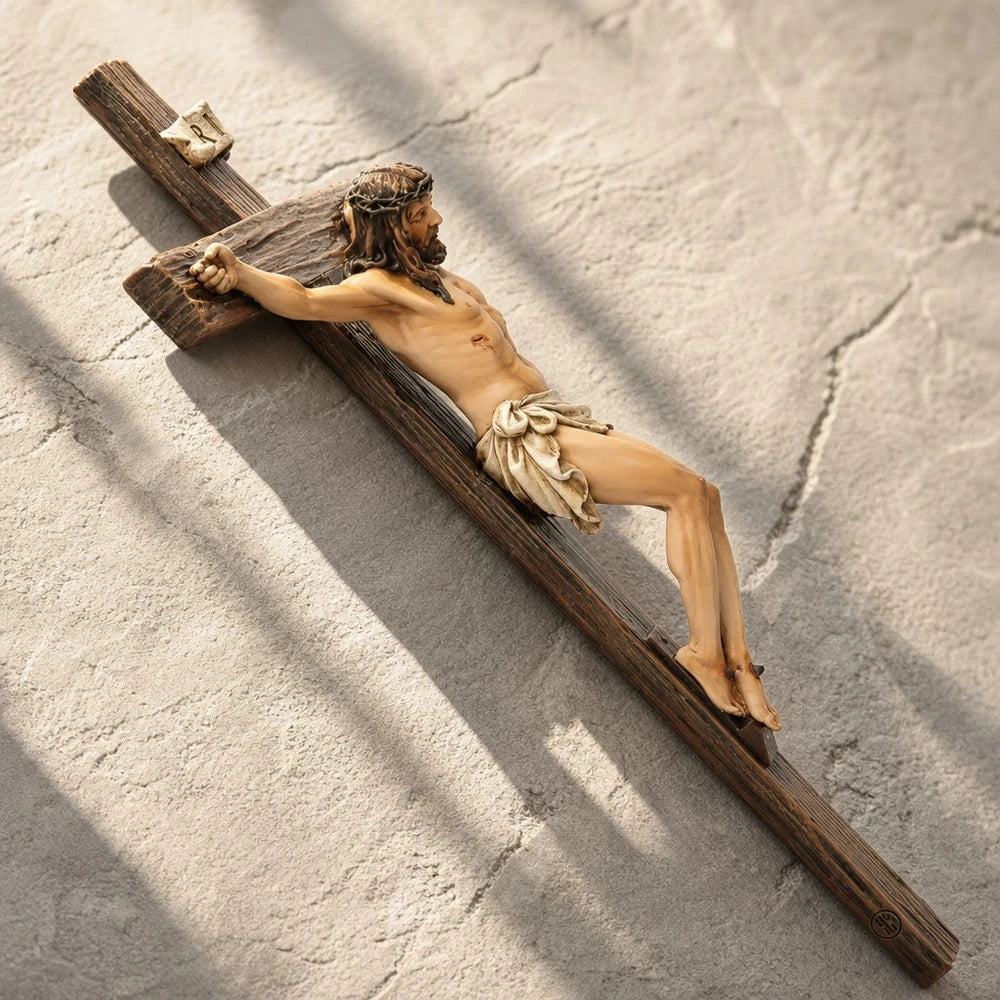 Crucifijo de pared renacentista hecho a mano